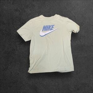 Nike medium tee sea foam green color